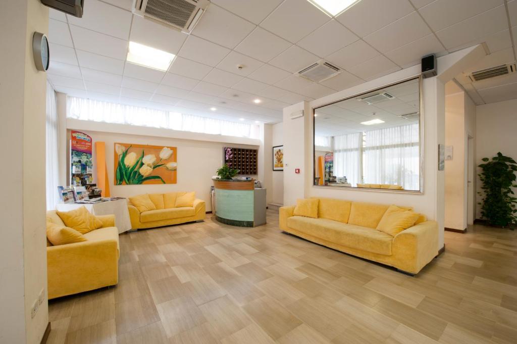 Hotel Royal Пезаро Экстерьер фото