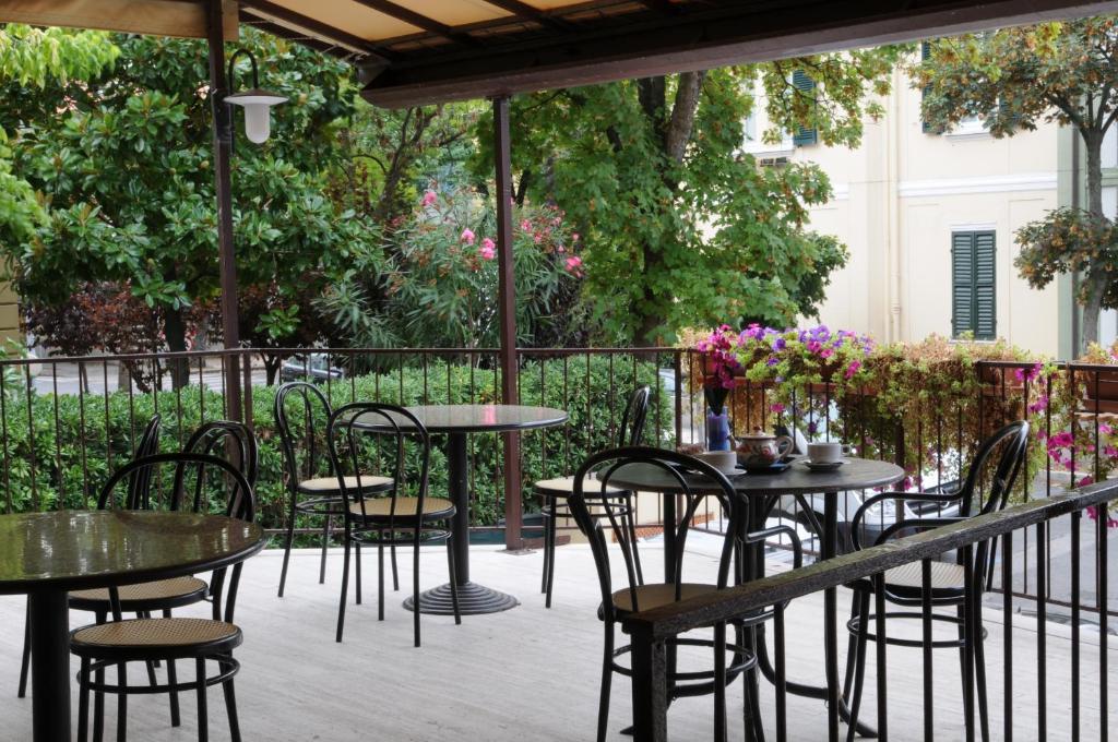 Hotel Royal Пезаро Экстерьер фото